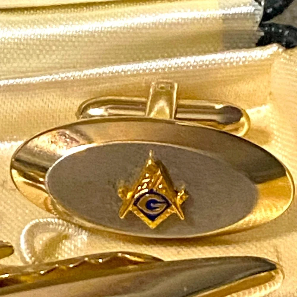 Vintage Anson Shriners tie bar and cuff link set